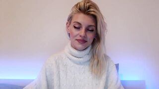 MyreeaHot1 - Private  [Myfreecams] tantalizing tease mature College Girl francaise