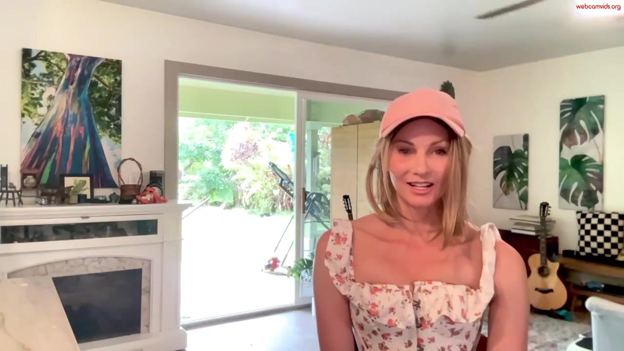 Kaileeshy - Private [Chaturbate] Enviable locks nails foreplay