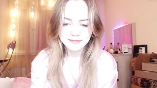 chloe_wilsonn  - Record  [Chaturbate] 18yo humiliation high friend