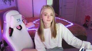 cyberslime - [Video] blonde queen body feet