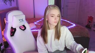 cyberslime - [Video] blonde queen body feet