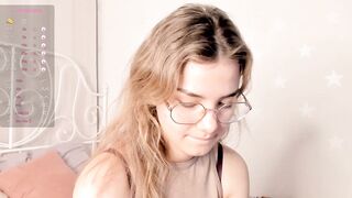 laurawhitea - [Video] cam porn playing armpits teen