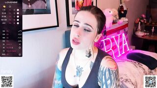 arya_deepthroat_queen - [Video] dildo fucking spy cam cumming leggings