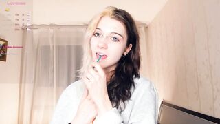 deliaderrick - [Video] milf cam girl tease adorable