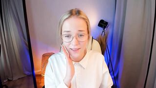 a_m_e_l_i_a - [Video] findom shy toes domination