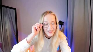 a_m_e_l_i_a - [Video] findom shy toes domination