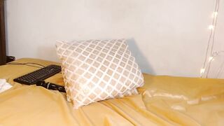 mollyguns - [Video] fingers footjob horny teen