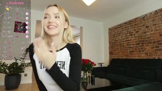 kriss0leoo - [Video] cameltroe massage natural tits petite