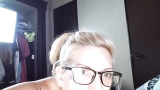 throat_goat941 - [Video] playing feet stocking cam show