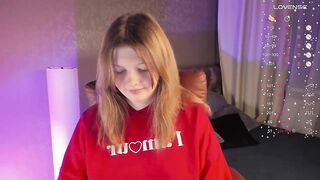 salut_love - [Video] massage shaved huge dildo private show