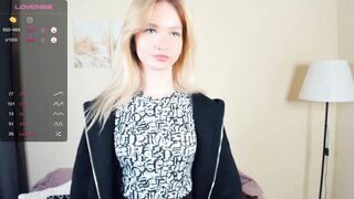 h0lyangel - [Video] playing leggings kissing naughty