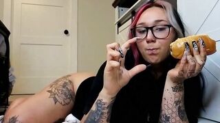 iveyjade33 - Live Chaturbate pink balloon spank piercings