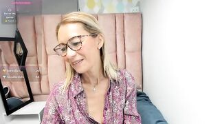 Issa_Milf__ - My Stripchat Stream orgasm cheapest-privates-best latin-blowjob twerk doggy-style