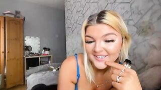 rosie-hipstergal - My Stripchat Stream upskirt glamour curvy-blondes shaven middle-priced-privates-teens