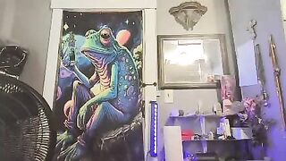 pizzedwife - Chaturbate Models shaven niceboobs piercings clamps