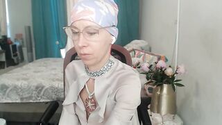 LuxuryNika - Stripchat Models balds shaven squirt spanking oil-show