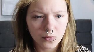 LauraLowe - Stripchat Models blondes big-tits-blondes doggy-style anal-fingering twerk-young