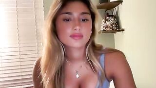 zoeycaldwellxo - Chaturbate Models fingers milf office wheel
