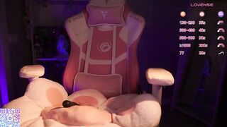 liniq - Model Chaturcam Recorded session voyeur toys bulge