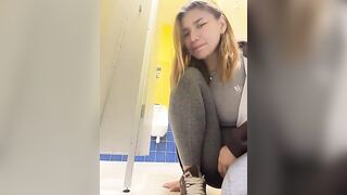 FlashTitsRoyal - Model Stripcam twerk-white erotic-dance humiliation facesitting dirty-talk