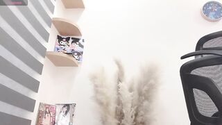 Reina_Sweet - Model Stripcam flashing vietnamese sexting black-hair-young dildo-or-vibrator-big-tits