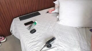 _mishelle - Model Stripcam curvy latin-hairy recordable-publics fingering interactive-toys-young