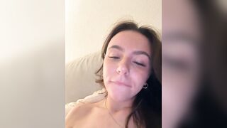 Cherry-Bean - Model Stripcam european petite-young young mobile footjob