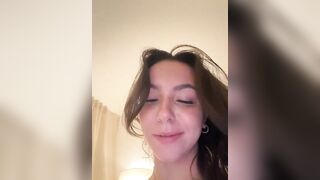 Cherry-Bean - Model Stripcam european petite-young young mobile footjob