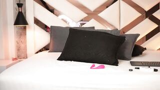 velvett_moon__ - Model Stripcam foot-fetish latin-deepthroat cock-rating lovense erotic-dance