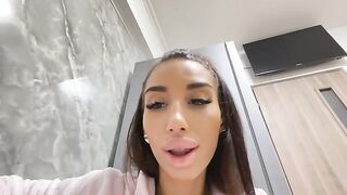 BlueEyes_BB - Model Stripcam orgasm shower handy curvy recordable-publics